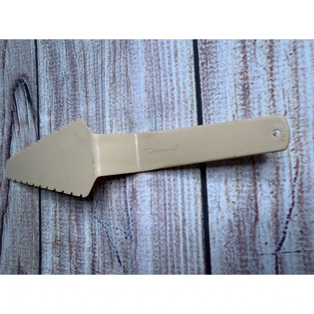 Tupperware Cut n Serve Pie & Cake Pastry Server Serrated Cream Ivory #1228-7